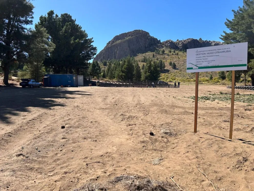 Ya iniciaron los primeros trabajos en el predio ubicado en el barrio Dina Hue. Fotos: Municipalidad de Dina Huapi.