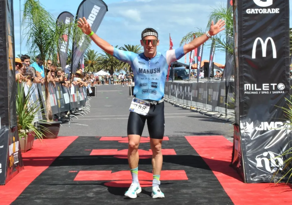 García en la meta. Arriba, Omaechevarría, a paso firme, buscando el mismo objetivo. Fotos: gentileza.