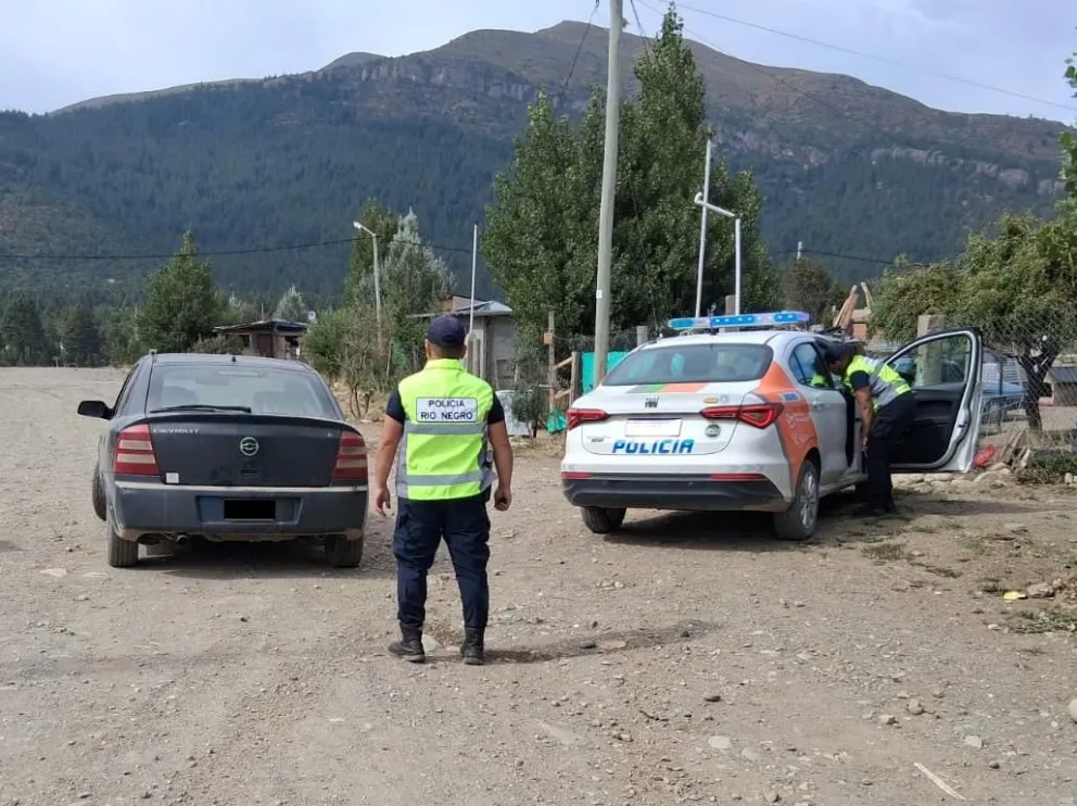 La persecución que comenzó en la zona Este finalizó en el barrio Nahuel Hue. Foto gentileza: Policía RN