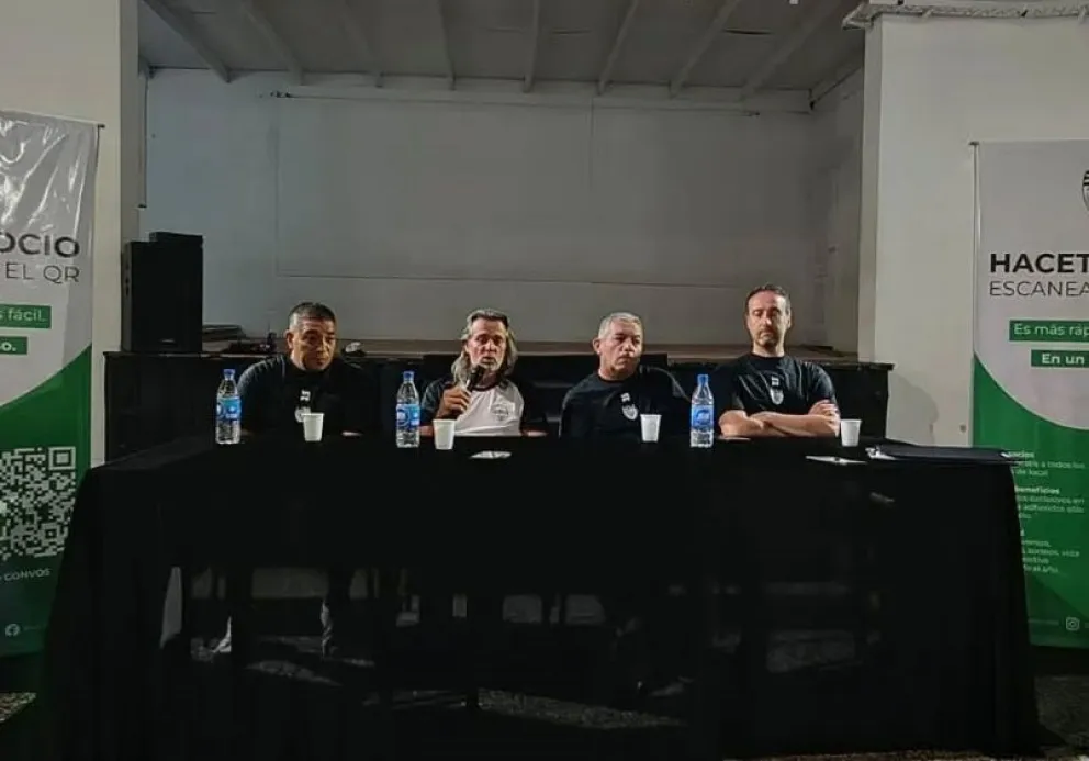 En conferencia de prensa, Cravero explicó los motivos de su salida como DT. Foto: prensa club Cipolletti.