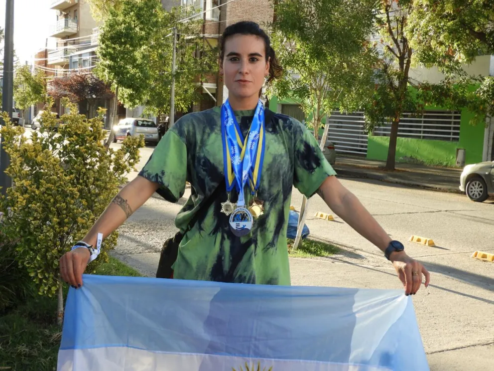 Daira Marin y todas las medallas logradas en Suecia y Finlandia. Fotos: Adrián Hernández.