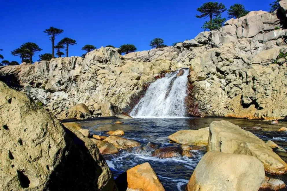 Las cascadas son consideradas bellezas naturales de Neuquén.