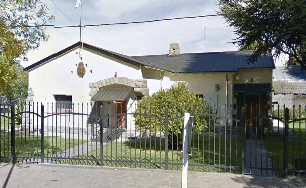 El juez rechazó el pedido de una vecina que pretendía pasar una manguera por el terreno lindero para instalar una bomba en un canal cercano..