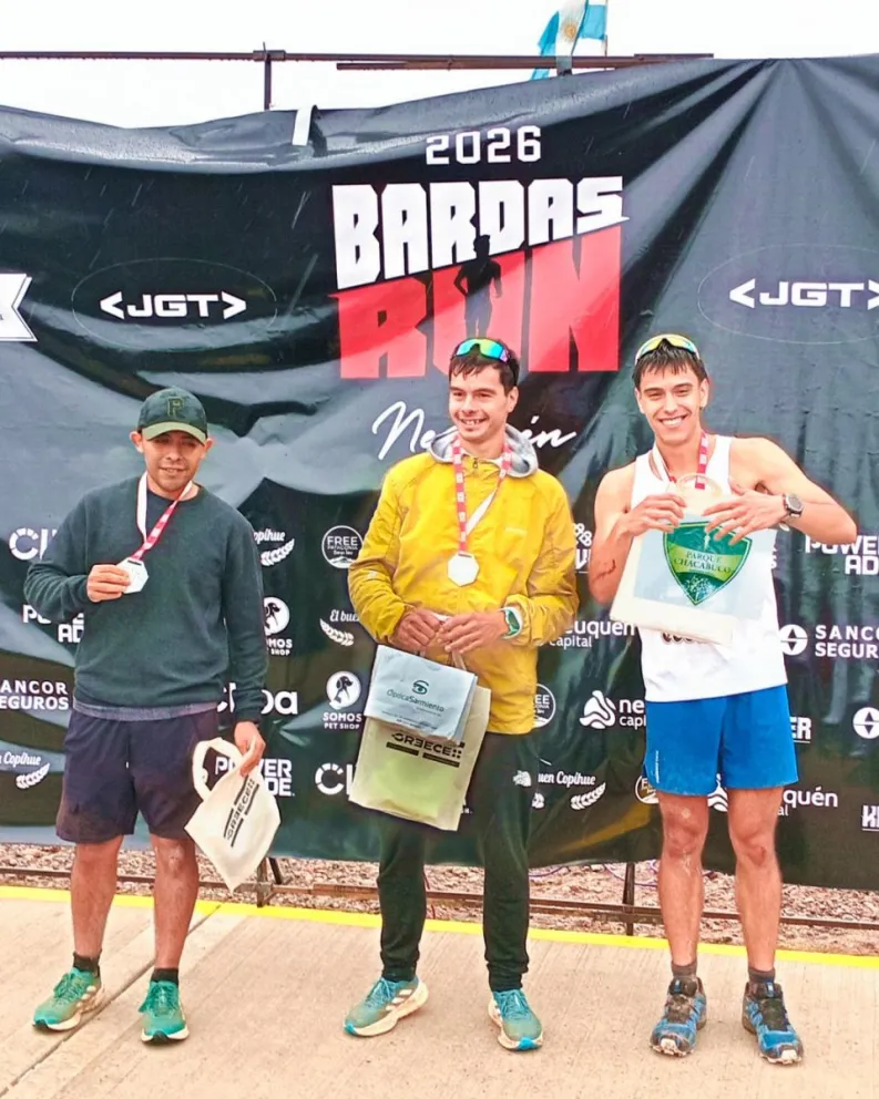 Tobias, a la derecha, de blanco y con una gran sonrisa. Otro excelente resultado. Fotos: gentileza.