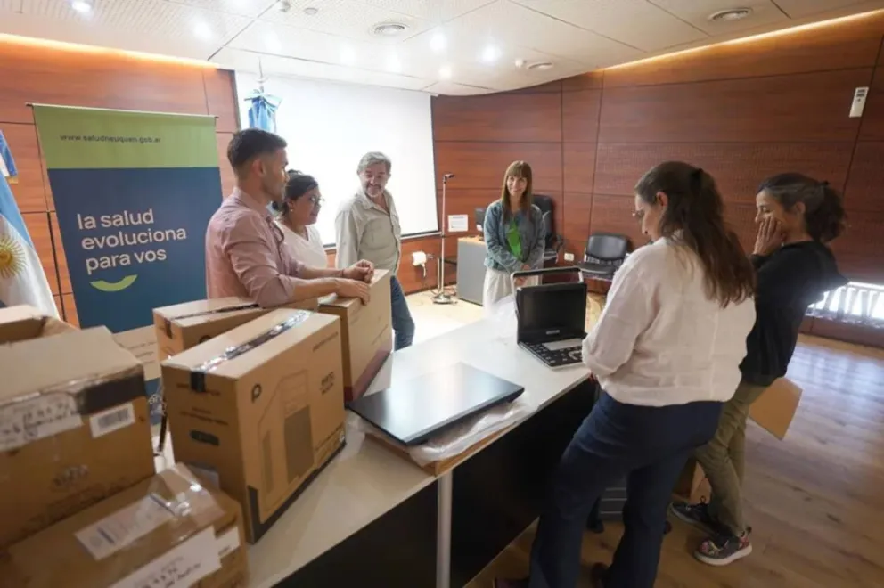  Se trata de un ecógrafo portátil, con impresora y valija portátil, dos computadoras y una antena Starlink.