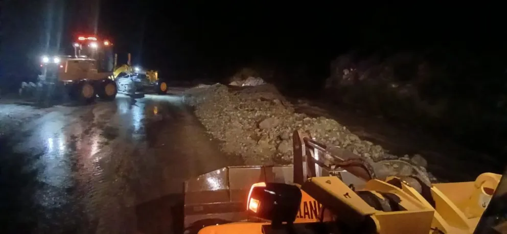 Hubo intensas tareas de Vialidad Nacional para garantizar la circulación en la ruta 40. Fotos: Vialidad Nacional.
