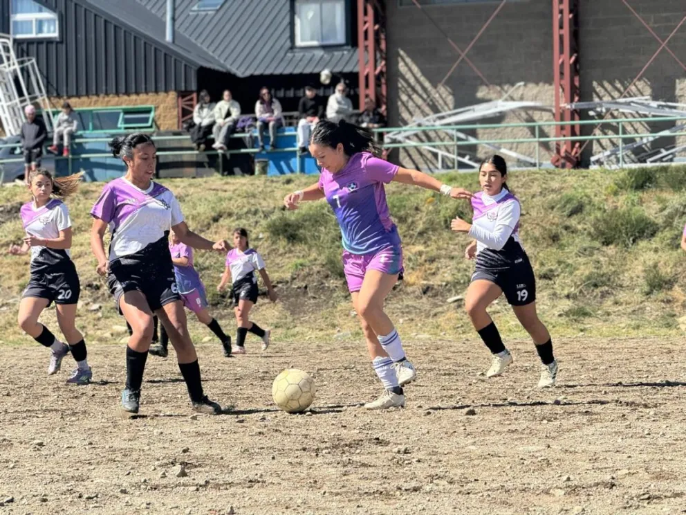 Sabado y domingo vibrante en el predio municipal de fútbol femenino. Foto gentileza LMFF