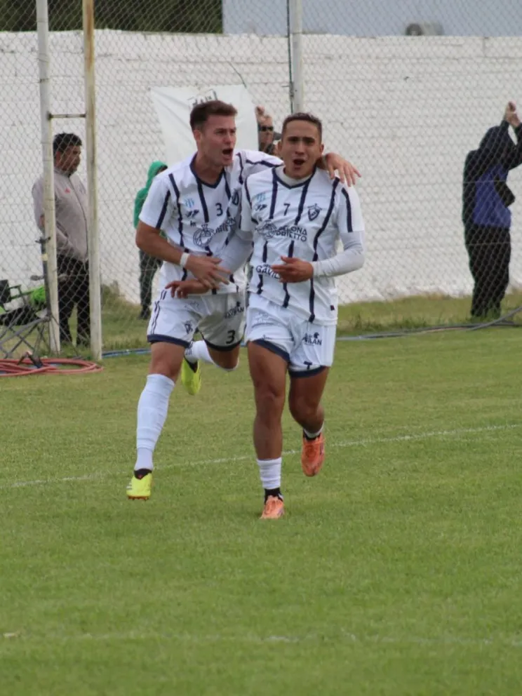 Regina ganó bien en Fernández Oro. Foto: Beto Troncozo - prensa Atlético Regina.