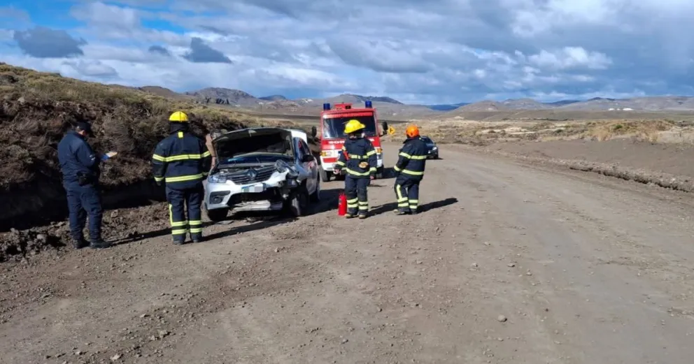 En el auto viajaban dos adultos. Foto gentileza 