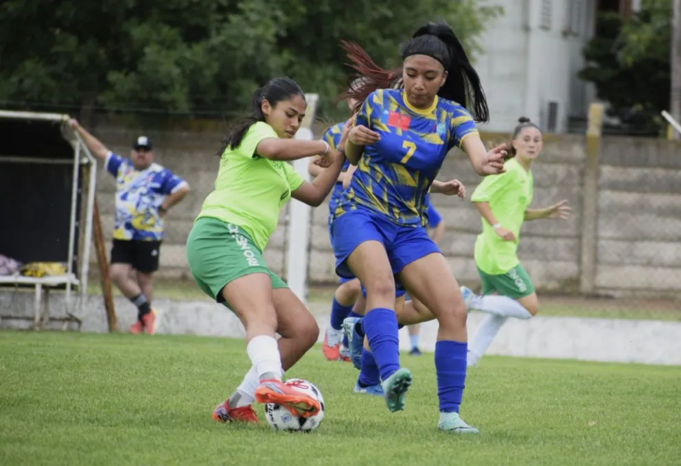 La barilochense Pia Espinoza fue parte de la selección de Rio Negro campeona de la Araucanía. Foto gentileza. 