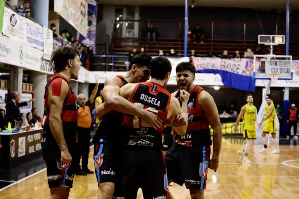 Deportivo Viedma se abrazó a un gran triunfo. Fotos: facebook Deportivo Viedma.