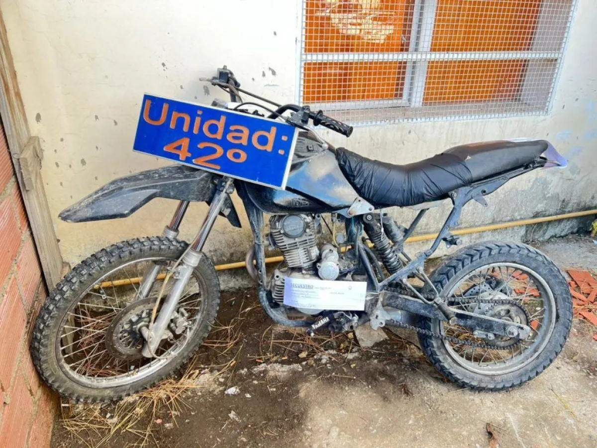Detuvieron a un hombre que trasladaba una moto con numeración adulterada en Bariloche