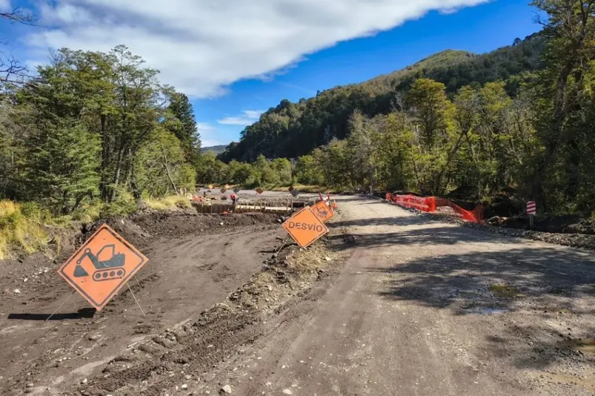 Avanzan las obras de pavimentación de la Ruta Provincial 60 hacia el paso Mamuil Malal