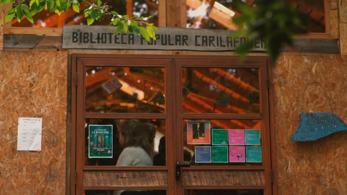 La biblioteca Carilafquen proyectará el documental "Traslados" este sábado en Villa Los Coihues