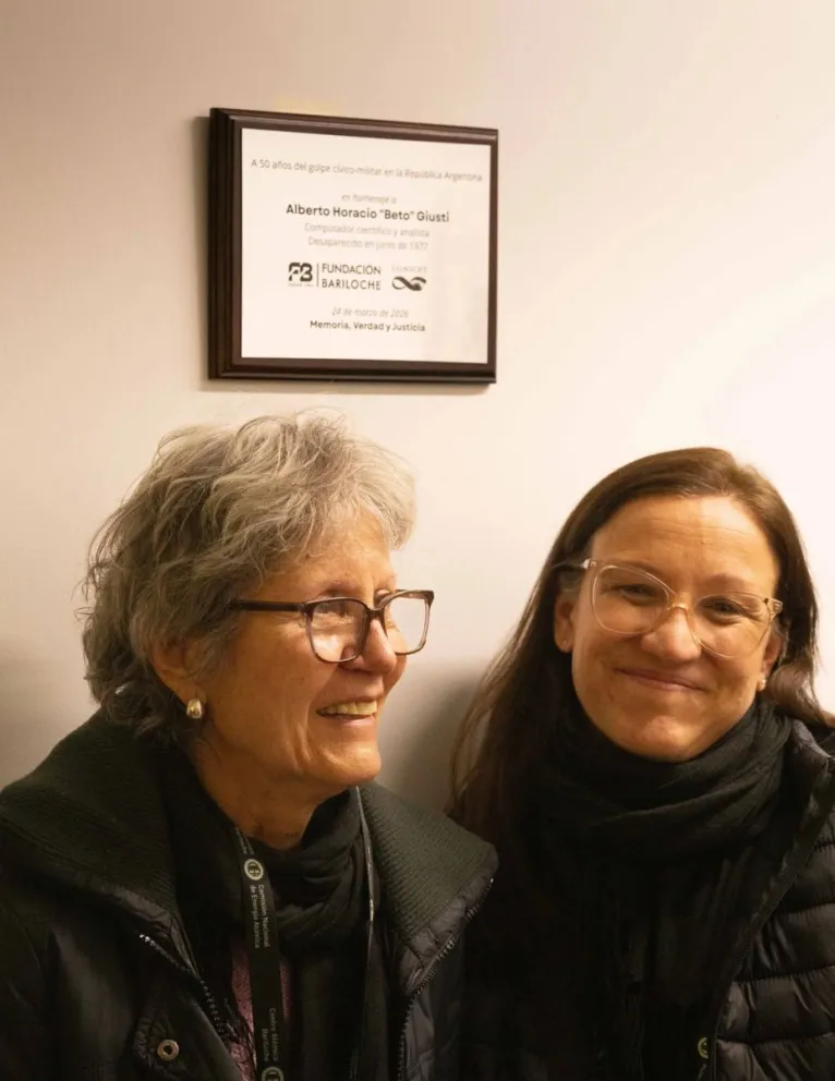 Graciela, esposa y Marina, hija de Giusti, presentes en el acto. Fotos: Gentileza Fundación Bariloche.