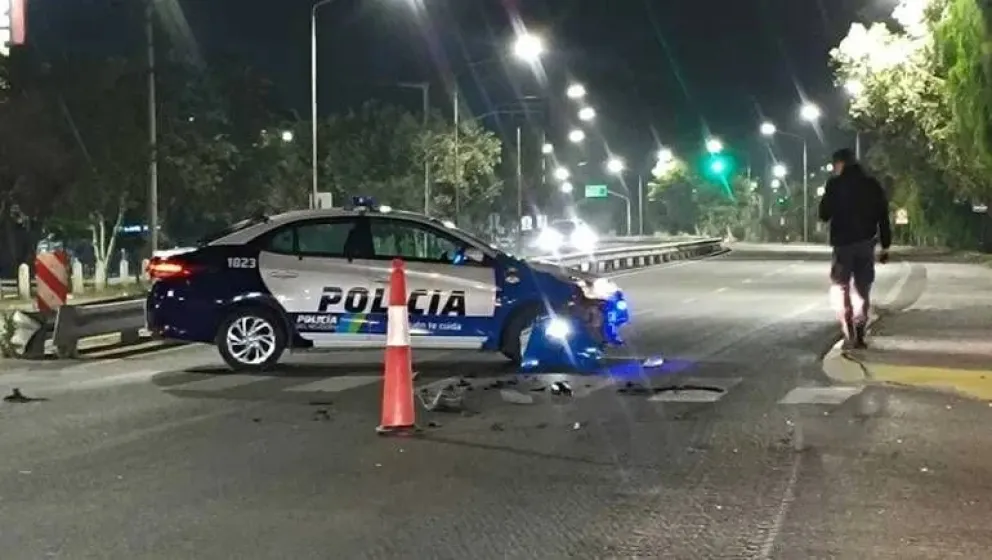 Un patrullero quedó con serios daños.