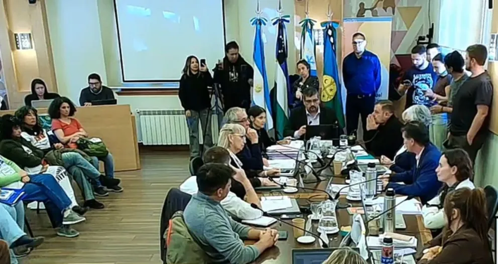 Se vivieron momentos de tensión y fuertes cruces durante la sesión que obligaron a pasar a un cuarto intermedio. 