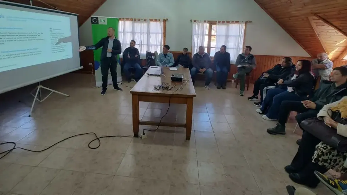 La Provincia capacitó a productores mineros de El Bolsón sobre controles y nueva normativa