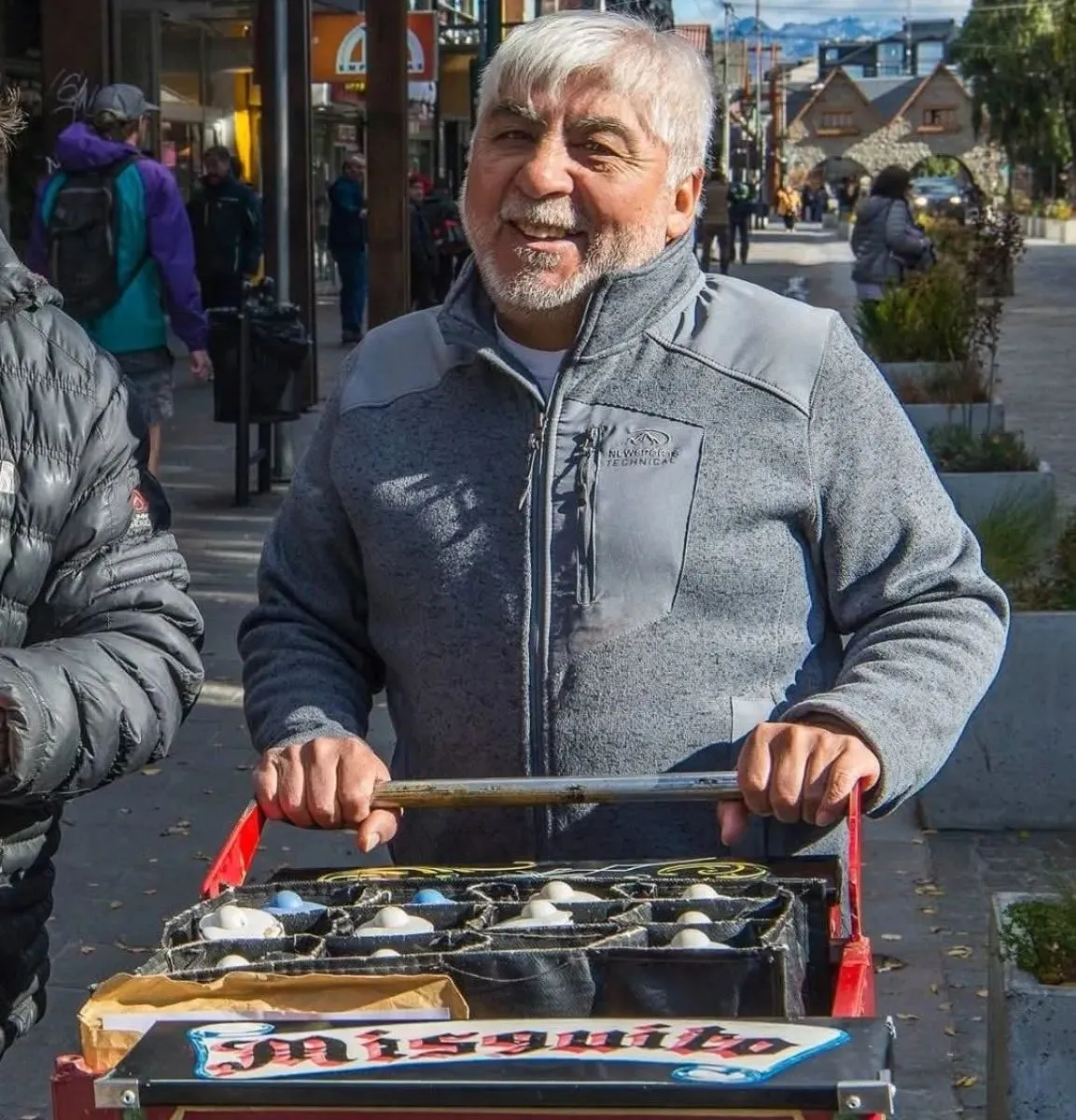 Falleció Ramón "Misquito" Islas, el querido cafetero que recorrió Bariloche durante 34 años
