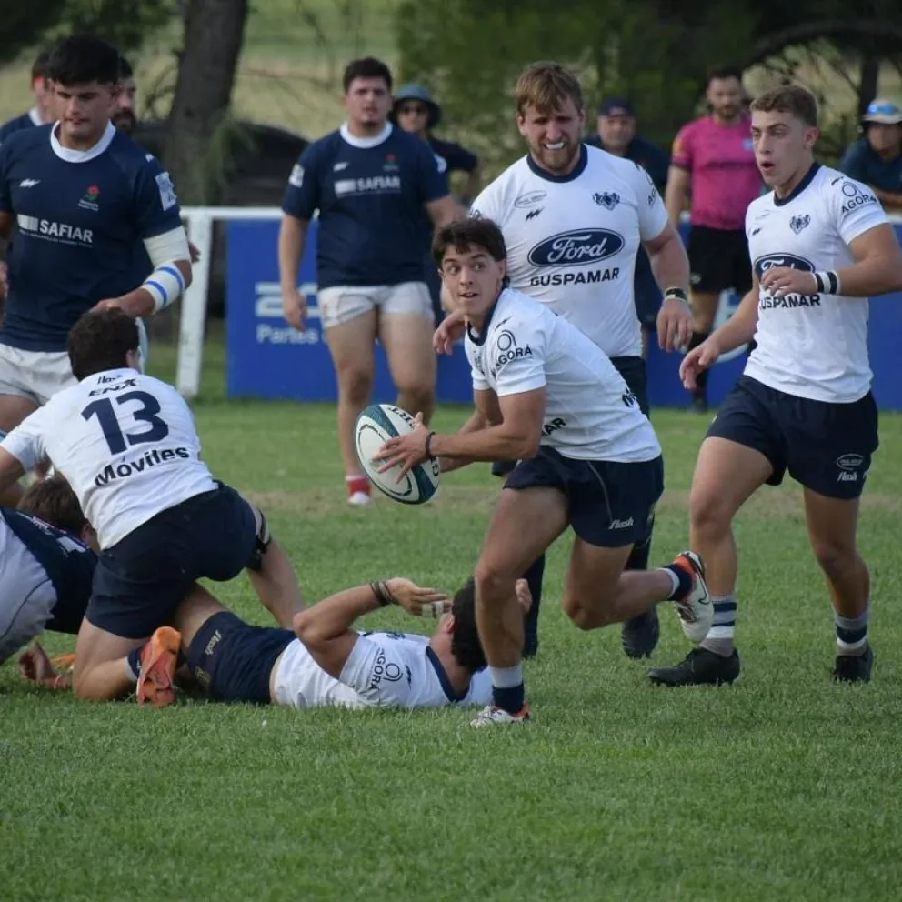 Sociedad Sportiva con la "ovalada". Hubo festejo bahiense. Foto: facebook UAR.