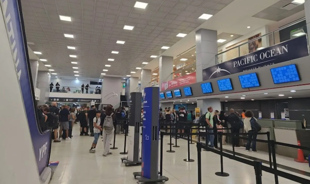 JetSmart canceló dos vuelos entre Neuquén y Buenos Aires y dejó varados a cientos de pasajeros