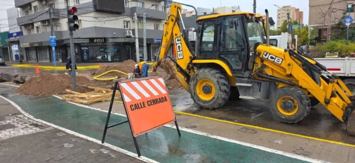 Corte de agua y restricciones de tránsito este domingo en el centro de Neuquén por obras del EPAS