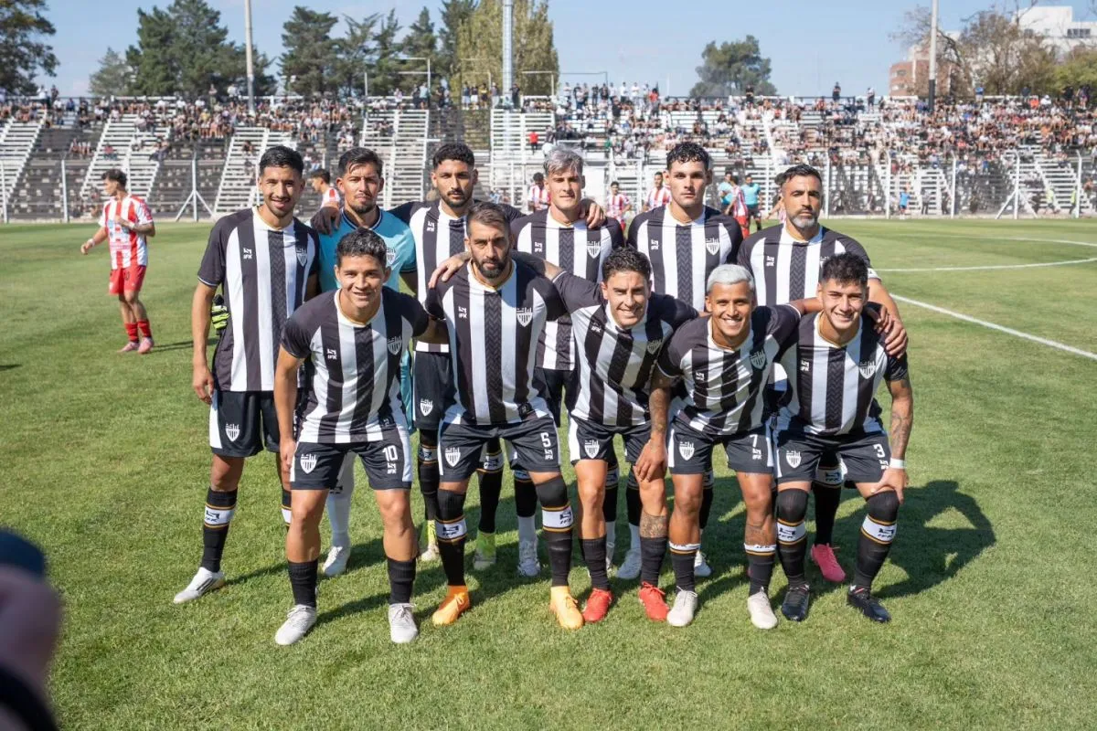 Cipolletti goleó 3-0 a San Martín de Mendoza en su debut en casa