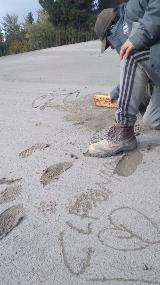 La alteración del hormigón fresco demora los plazos y modifica los costos de obra. Foto: Bariloche Informa.