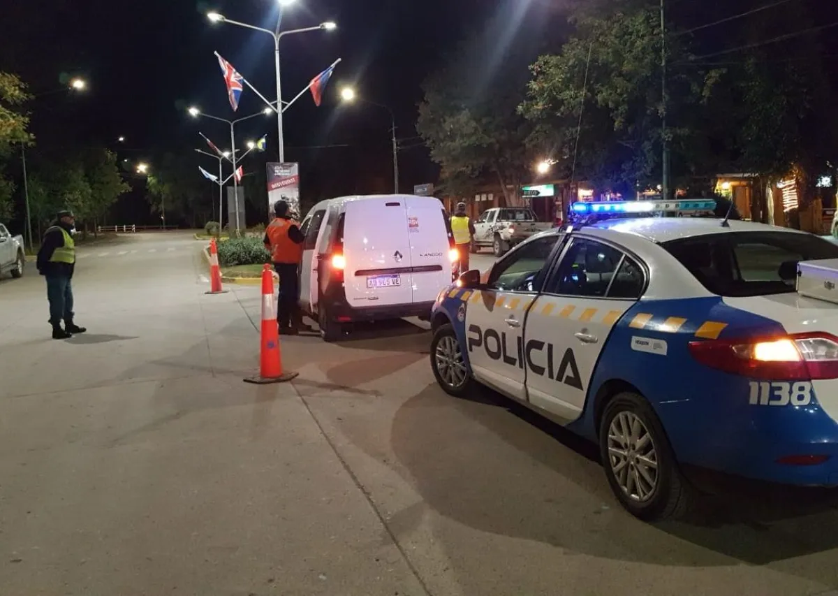 Villa La Angostura cesanteó a inspectora de tránsito que chocó en estado de ebriedad