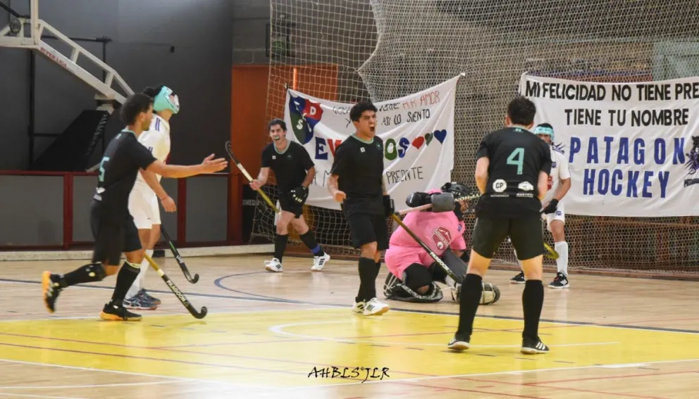 Los caballeros siguen firmes con una buena cantidad de partidos y alta competencia. Fotos gentileza: José Luis Reybaud. 