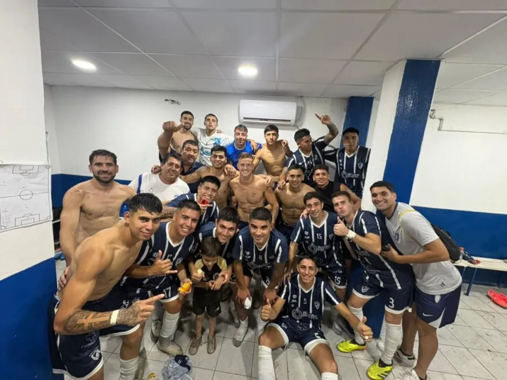 El festejo reginense en vestuarios. Foto: prensa Atlético Regina.