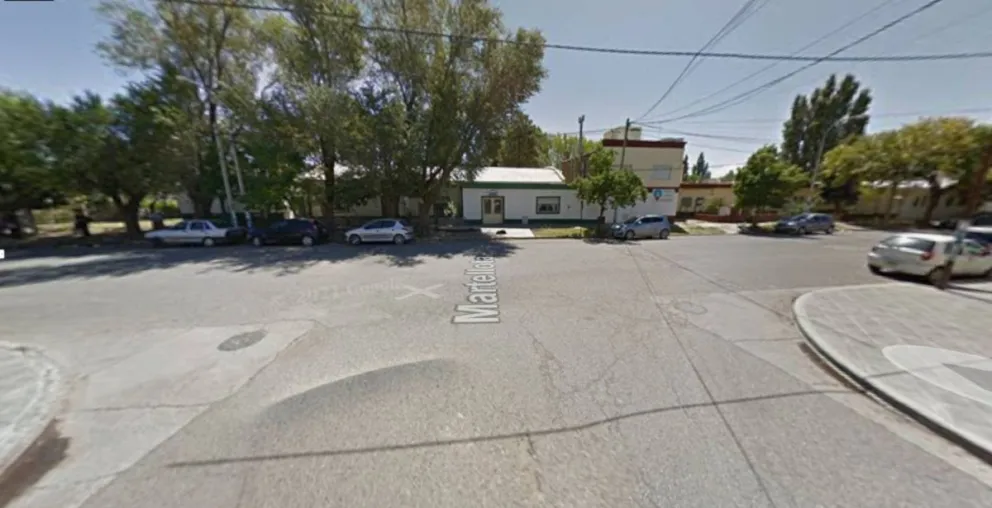 Habría al menos tres personas viviendo en el viejo edificio.