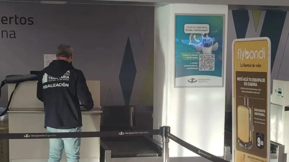 Muchos de los pasajeros afectados quedaron varados en el aeropuerto. Foto: Gobierno de Río Negro.