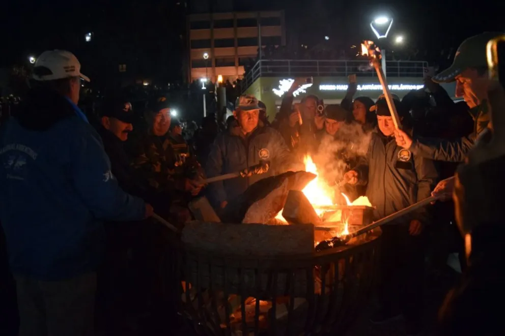 Emocionante vigilia a 44 años de la Guerra de Malvinas. Foto gentileza. 