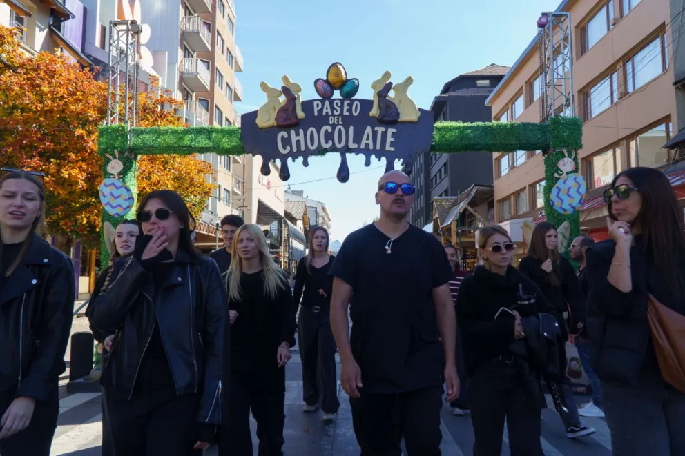 La Municipalidad organizó la distribución de los puestos de venta ambulante con las respectivas habilitaciones. Foto: Marcelo Martínez.