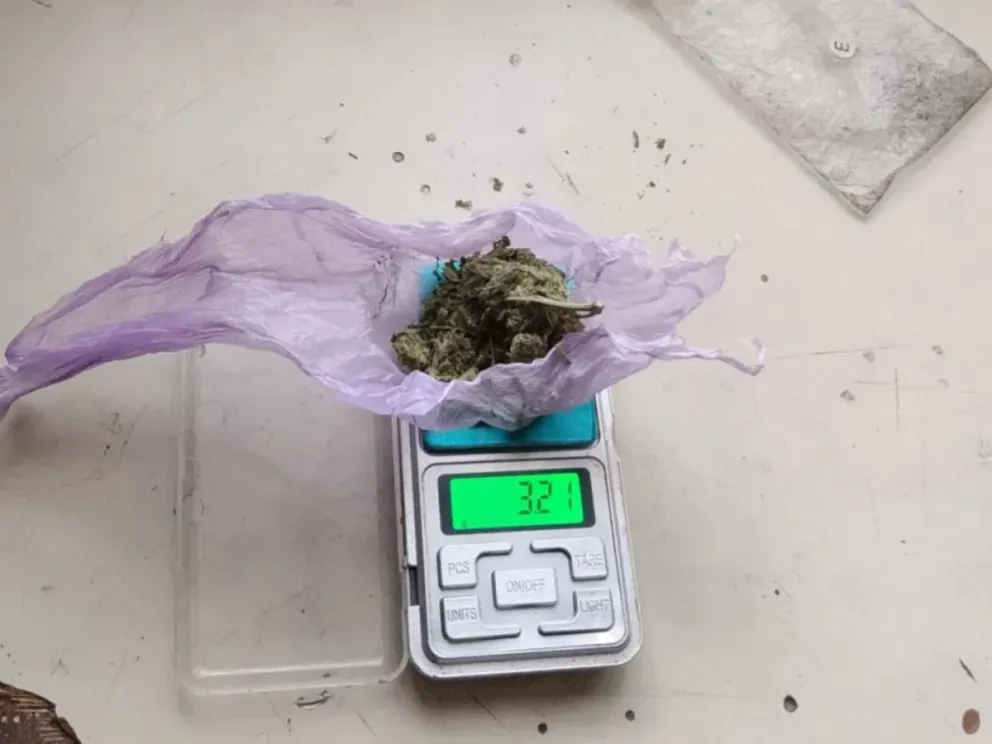 Un joven intentó ingresar marihuana para su hermano.