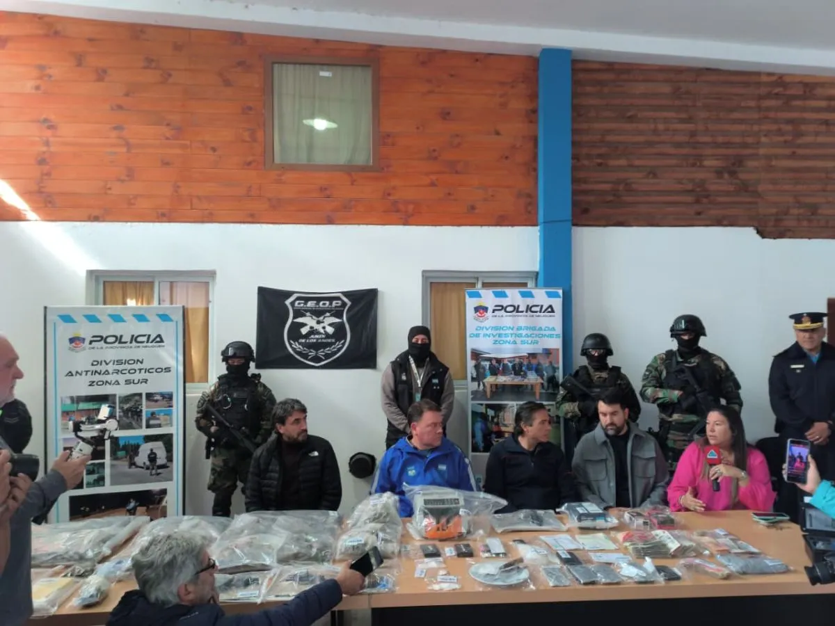 Golpe al narcotráfico en San Martín de los Andes: secuestraron 9,7 kilos de droga y más de 12 millones de pesos