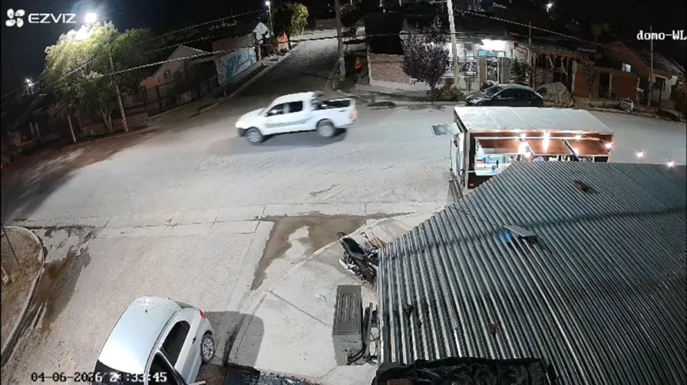 Un joven murió y una adolescente fue herida.