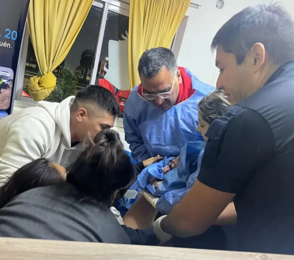 Los agentes acompañaron a la mujer en todo momento.