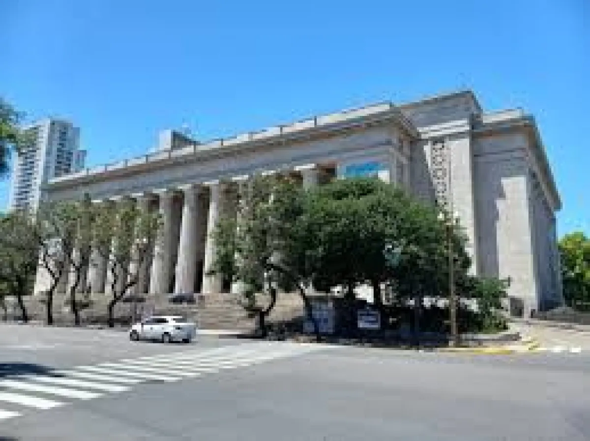 Docentes de la UBA dictan clases en Plaza de Mayo por el financiamiento universitario
