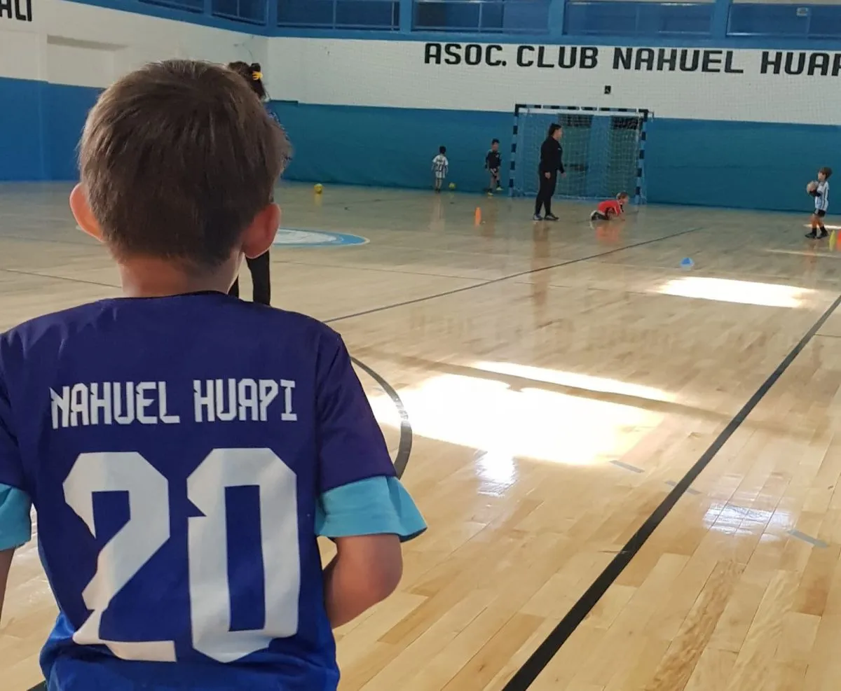 Club Nahuel Huapi inauguró la renovación del Gimnasio Domingo Magistrali por sus 85 años