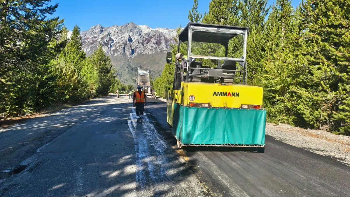 Vialidad Nacional distribuye más de 150 toneladas de material para bachear la ruta 40 entre Bariloche y El Bolsón