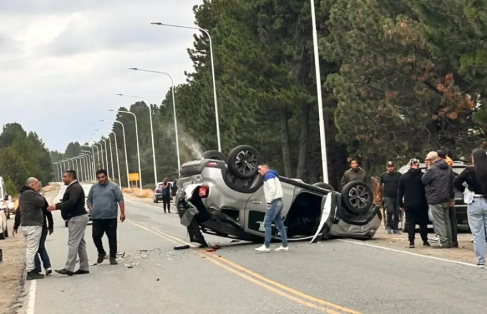 Fuerte choque camino al aeropuerto ocasionó serias demoras, importantes daños pero sin lesionados. Foto gentileza