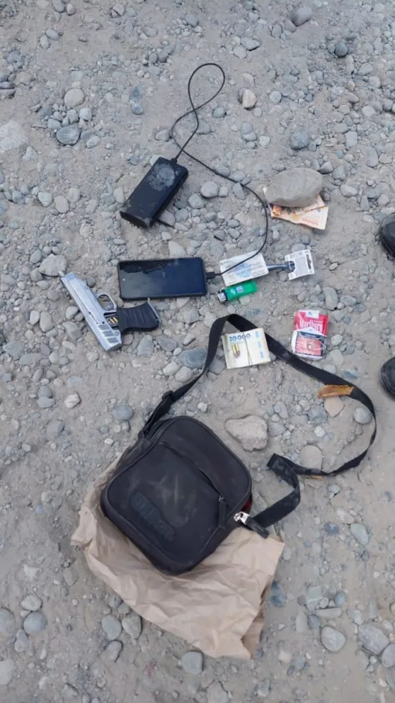 El hombre además de tener un pedido de captura vigente, circulaba con un arma oculta. Foto gentileza