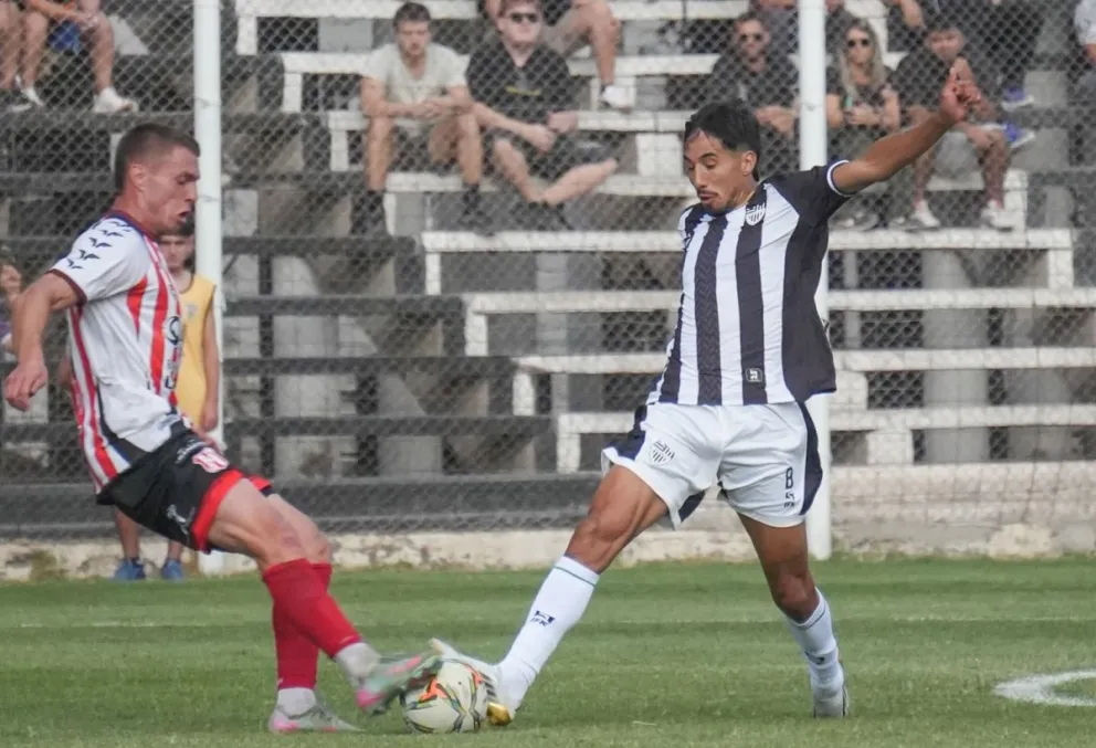 Fue empate en Cipolletti. El "Albinegro" igualó con Costa Brava. Fotos: prensa Club Cipolletti.