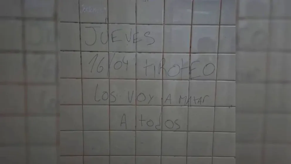 Se trata de amenazas escritas, mayormente, en los baños de las escuelas