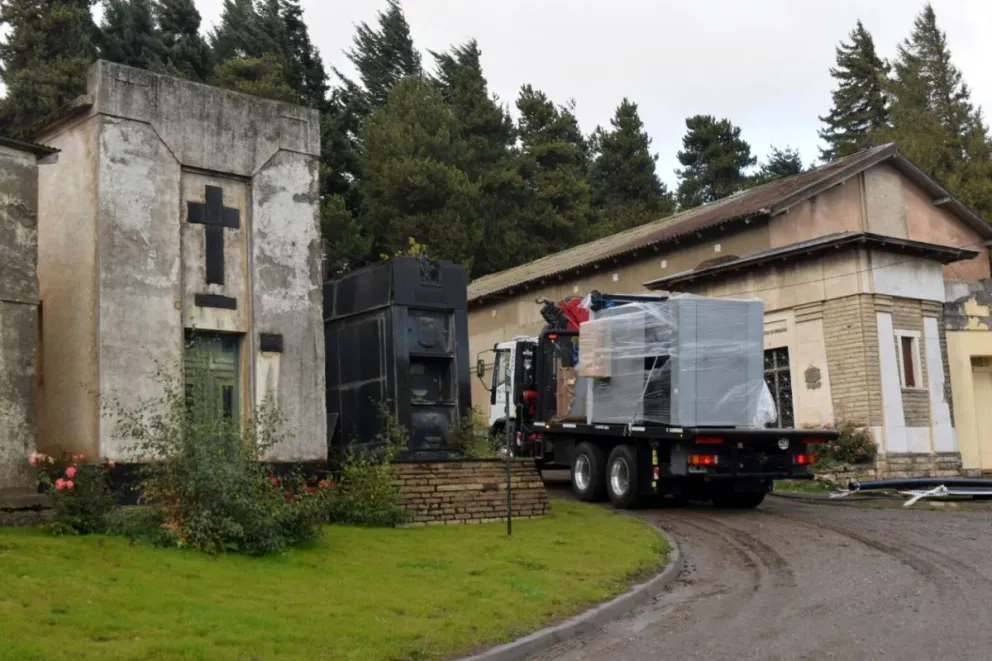Se trata de un horno crematorio de última generación. Fotos: Municipalidad de Bariloche.