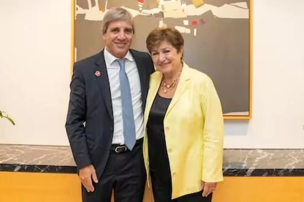 El ministro de Economía, Luis Caputo, y la titular del FMI, Kristalina Georgieva. Foto gentileza 