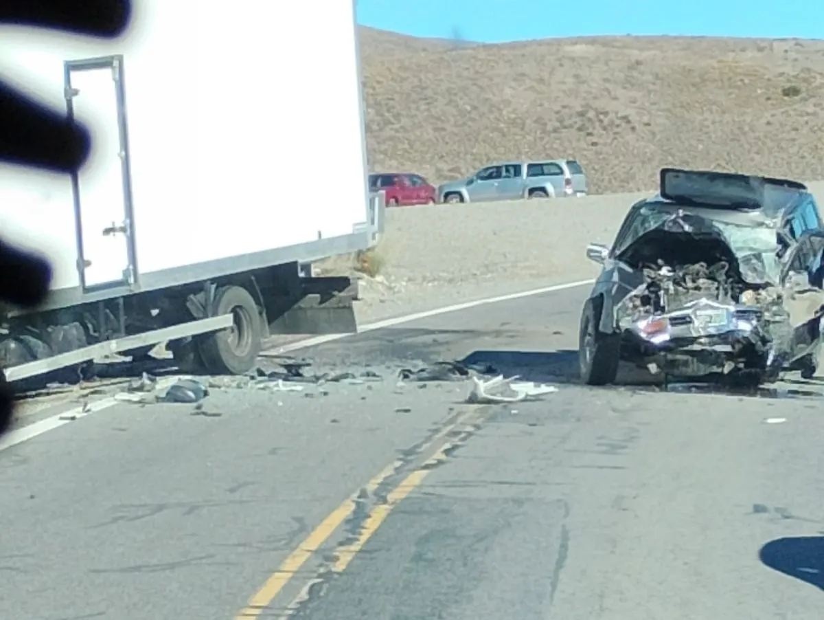 Accidente entre camión y camioneta en la Ruta 237 deja heridos y complica el tránsito