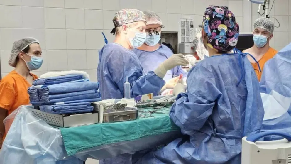 La niña se recuera favorablemente.